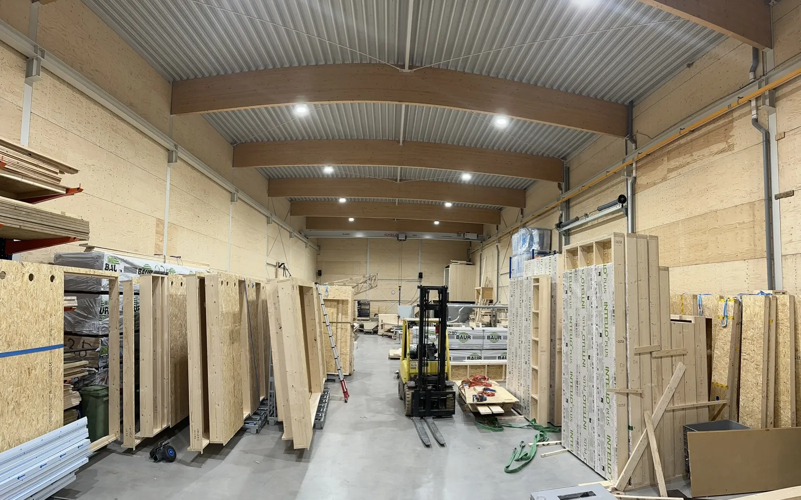 Onze werkplaats waar de houten wandelementen worden geproduceerd